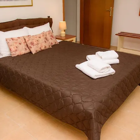 Stefanie's Apartmán Asproválta